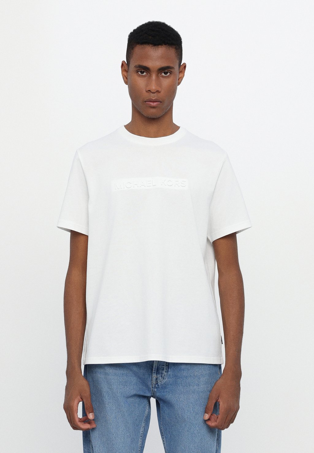 

Базовая футболка EMBOSSED LOGO TEE Michael Kors, белый