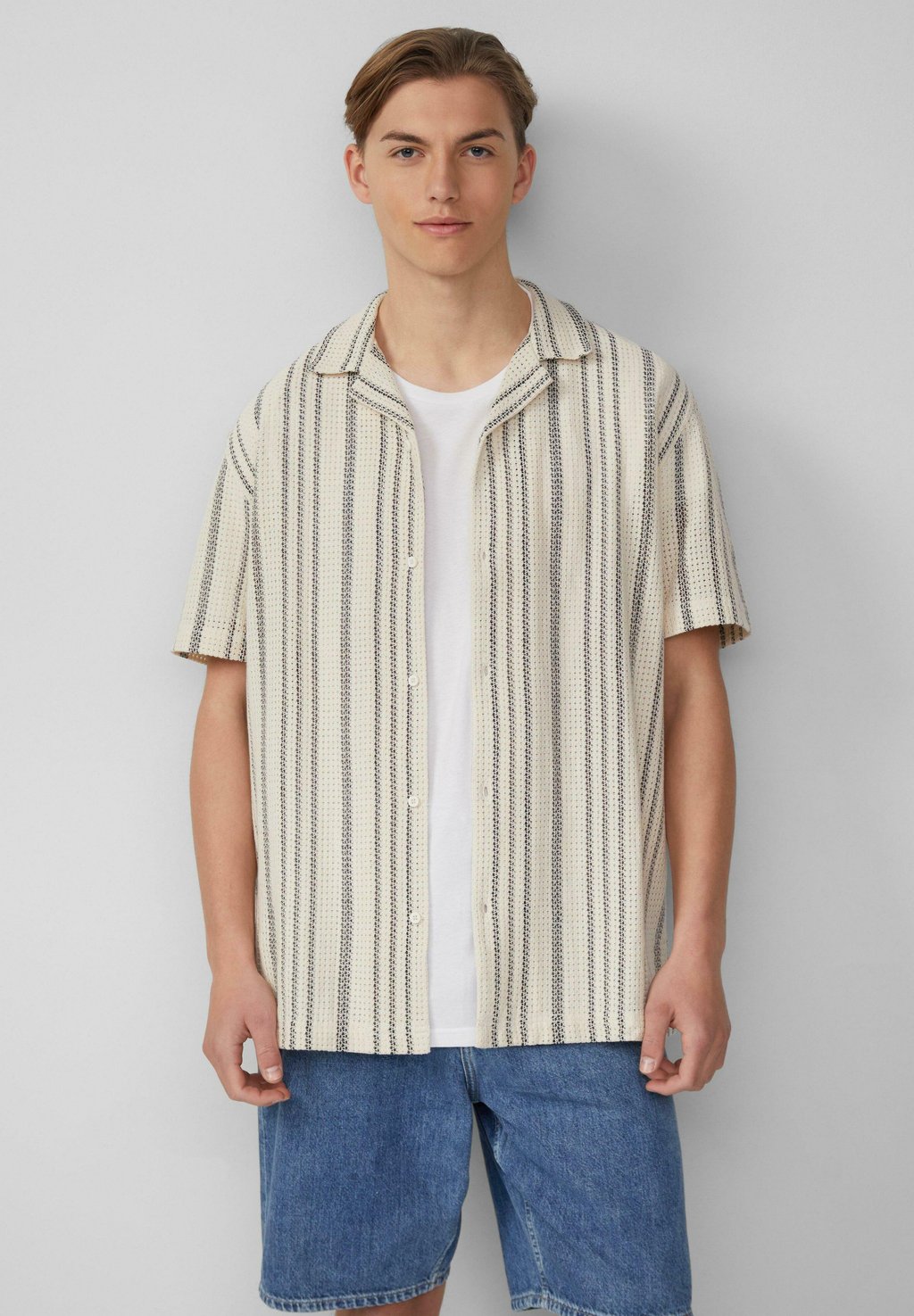 

Рубашка RESORT FIT KURZARM MIT STRUKTURSTREIFEN QS, светло-желтый