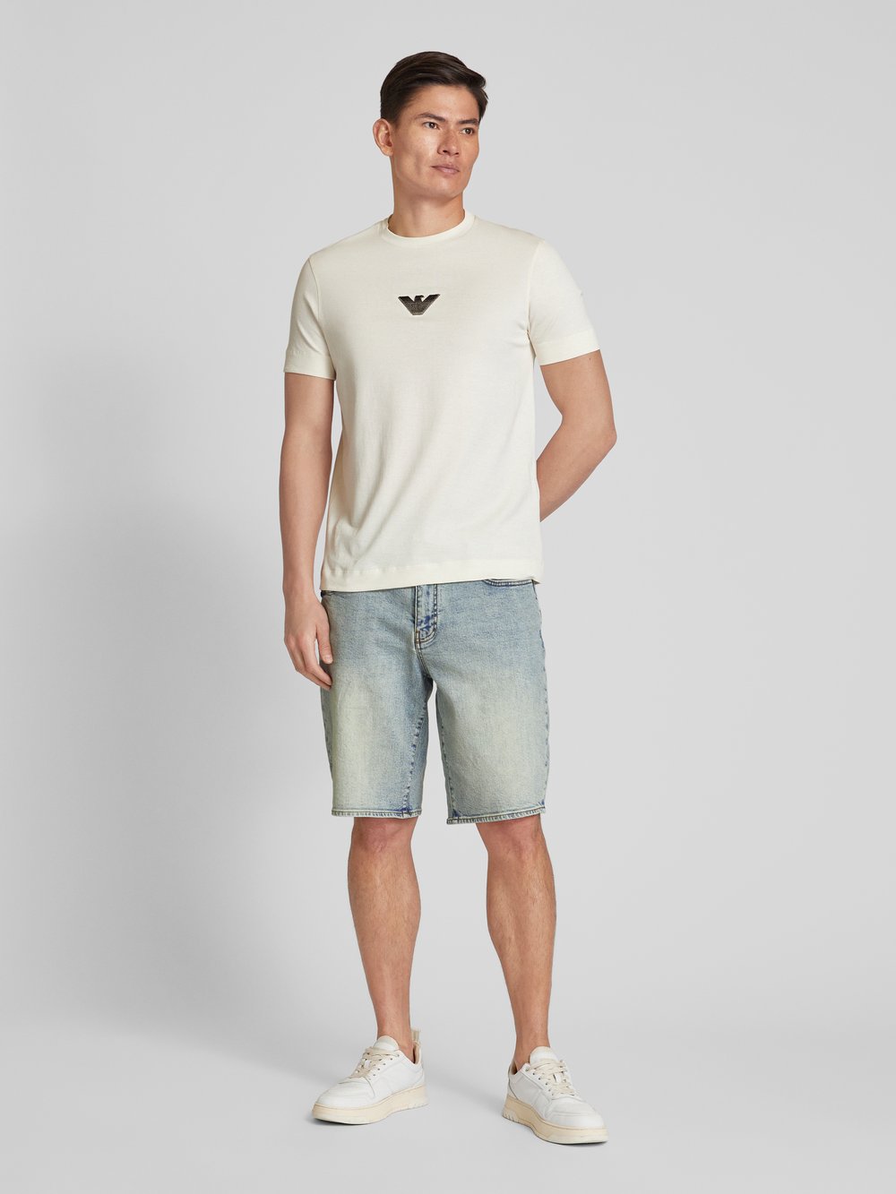 

Джинсовые шорты прямого кроя с пятью карманами ARMANI EXCHANGE, светло-серый