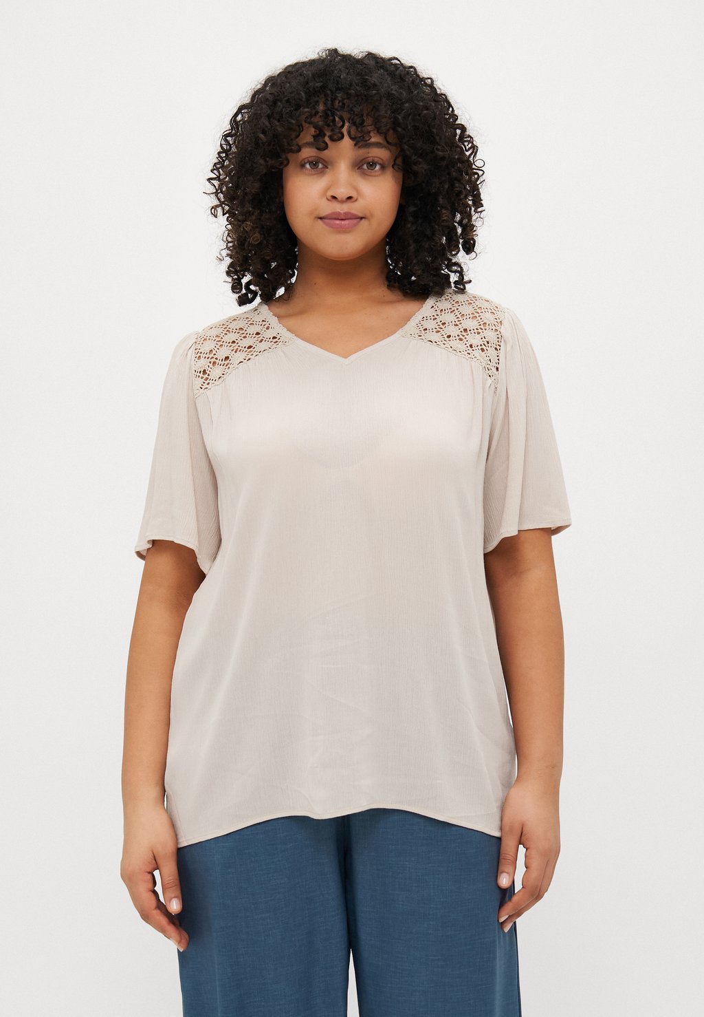 

Блуза CARSELASI LIFE V NECK ONLY Carmakoma, бежевый