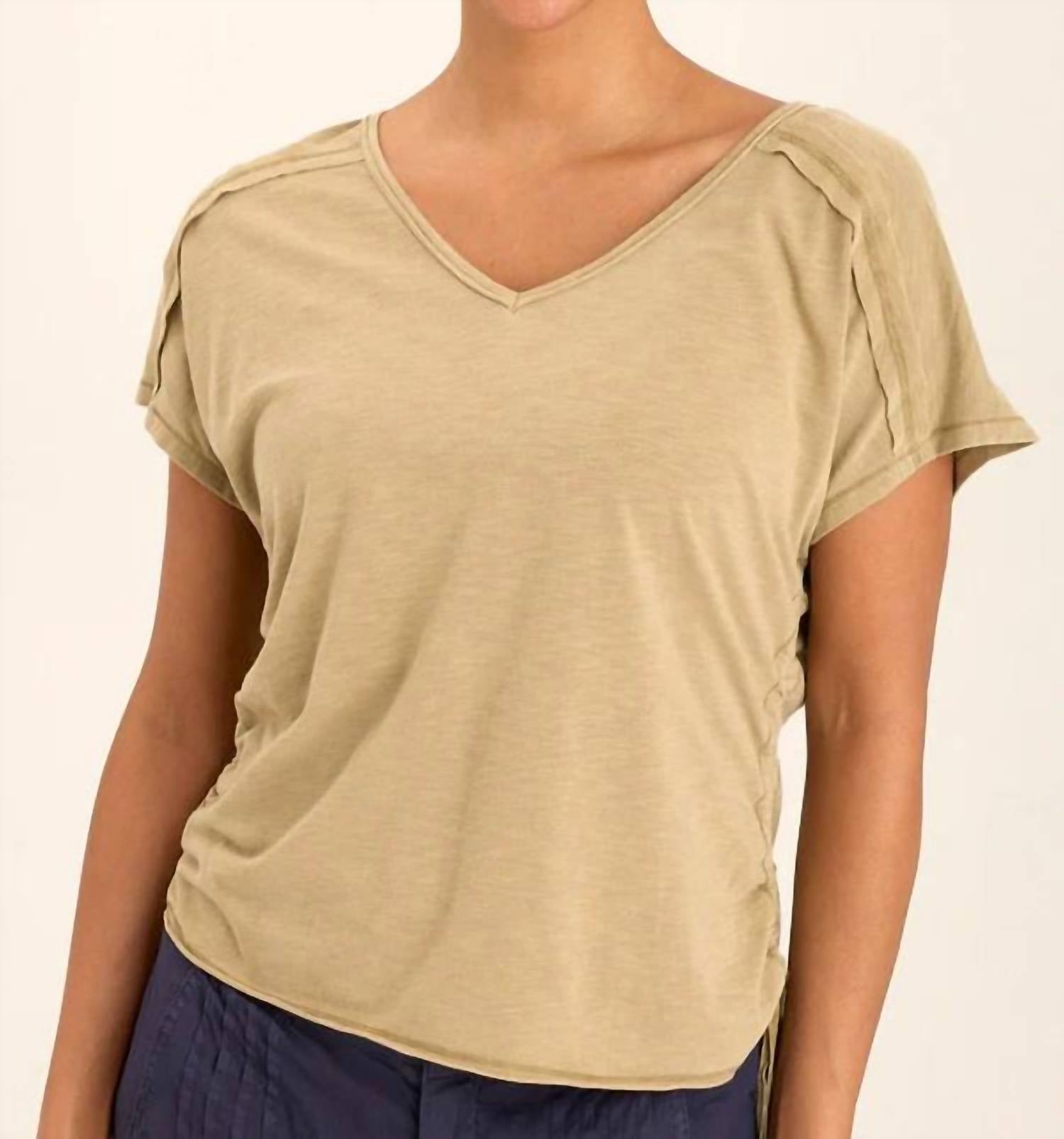 

Футболка Diggory с V-образным вырезом и шнуровкой в цвете Linwood Sands Pigment XCVI, Linwood Sands Pigment