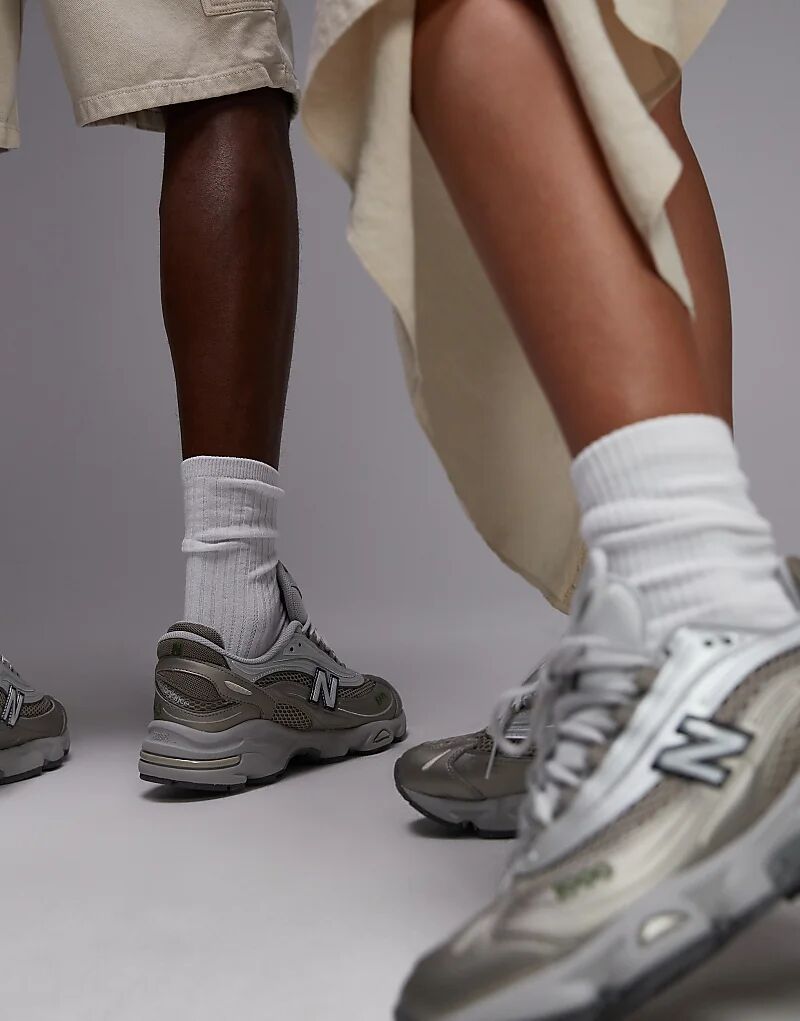 Кроссовки унисекс New Balance M1000 серебристого и бежевого цветов — фото 3