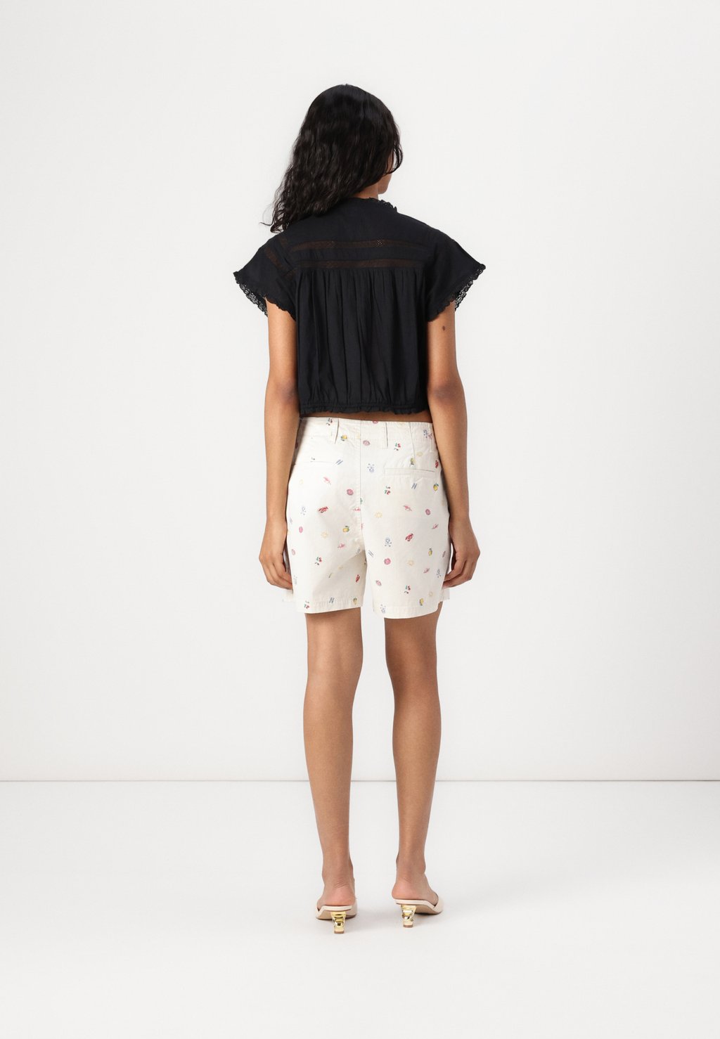 Блузка на пуговицах RUFFLE TRIM FASHION SHIRT GAP, черный — фото 3