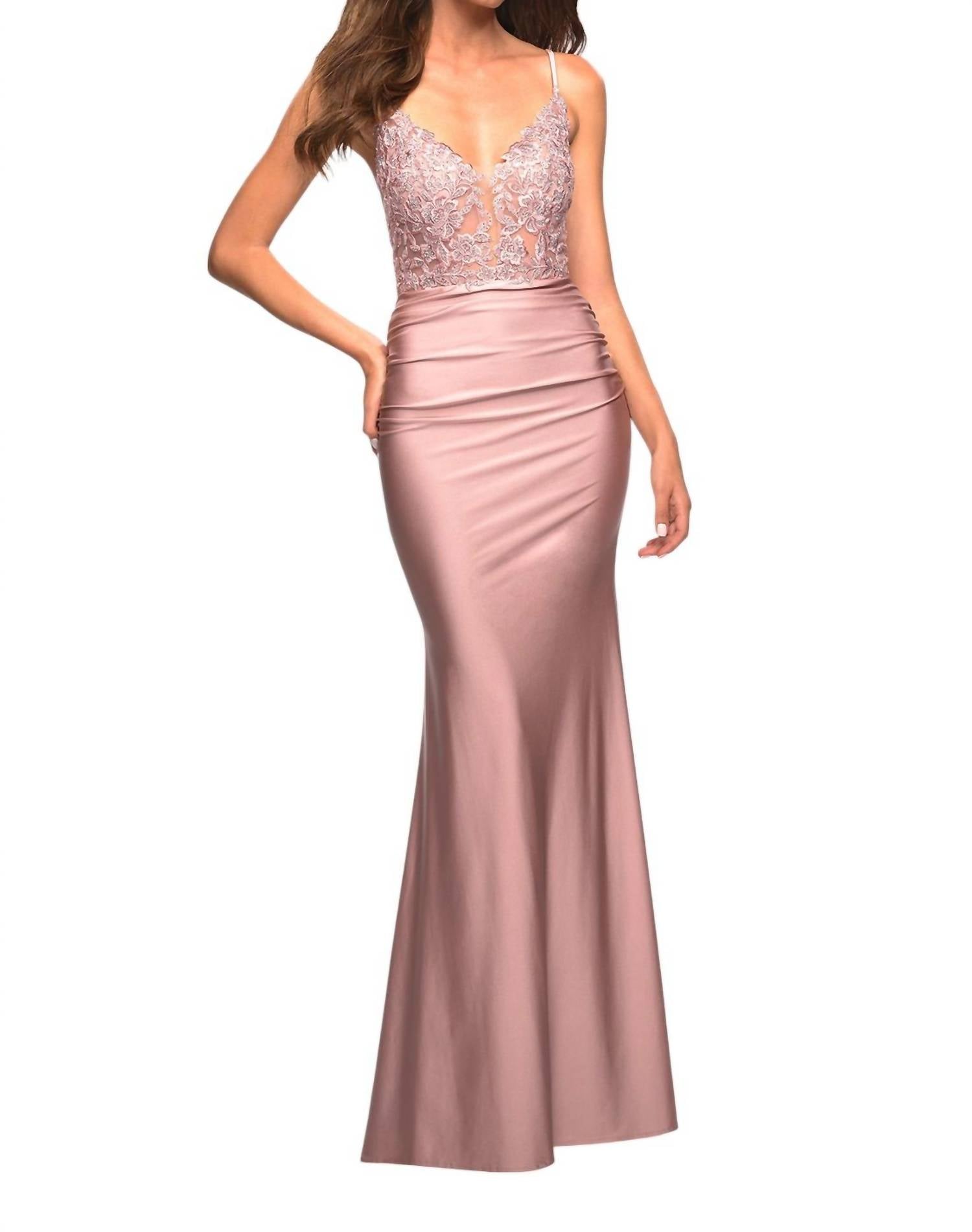 

Полупрозрачное платье для выпускного с V-образным вырезом в цвете розовато-лиловый La Femme