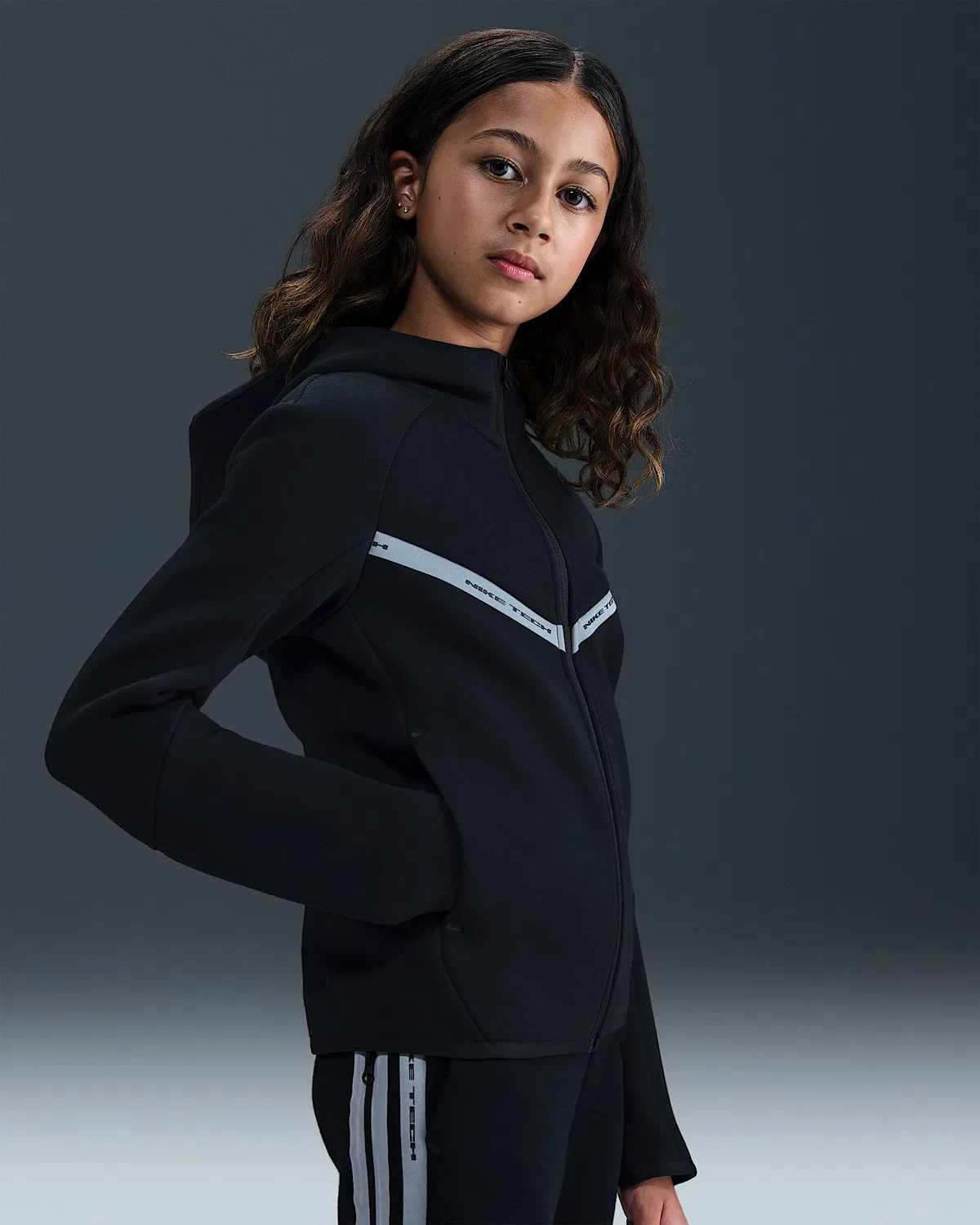 Детская худи на молнии с отражающими элементами Nike Sportswear Tech Fleece, Black/Black/Black — фото 2