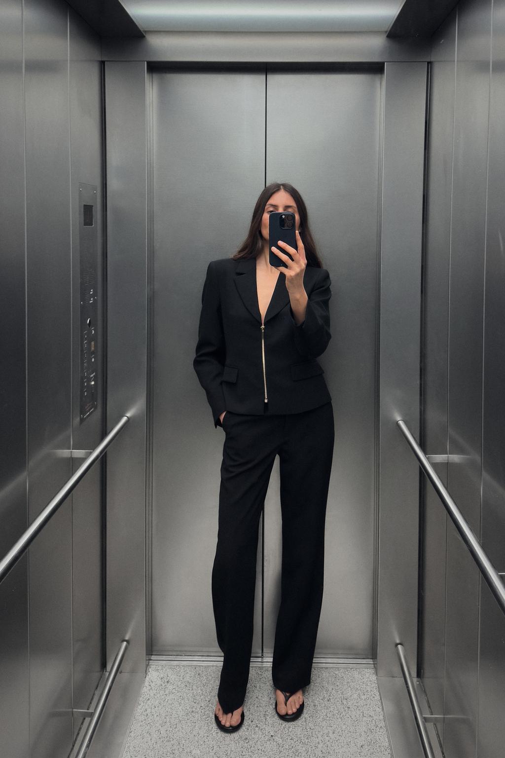 

Блейзер на молнии с наплечниками ZARA, черный