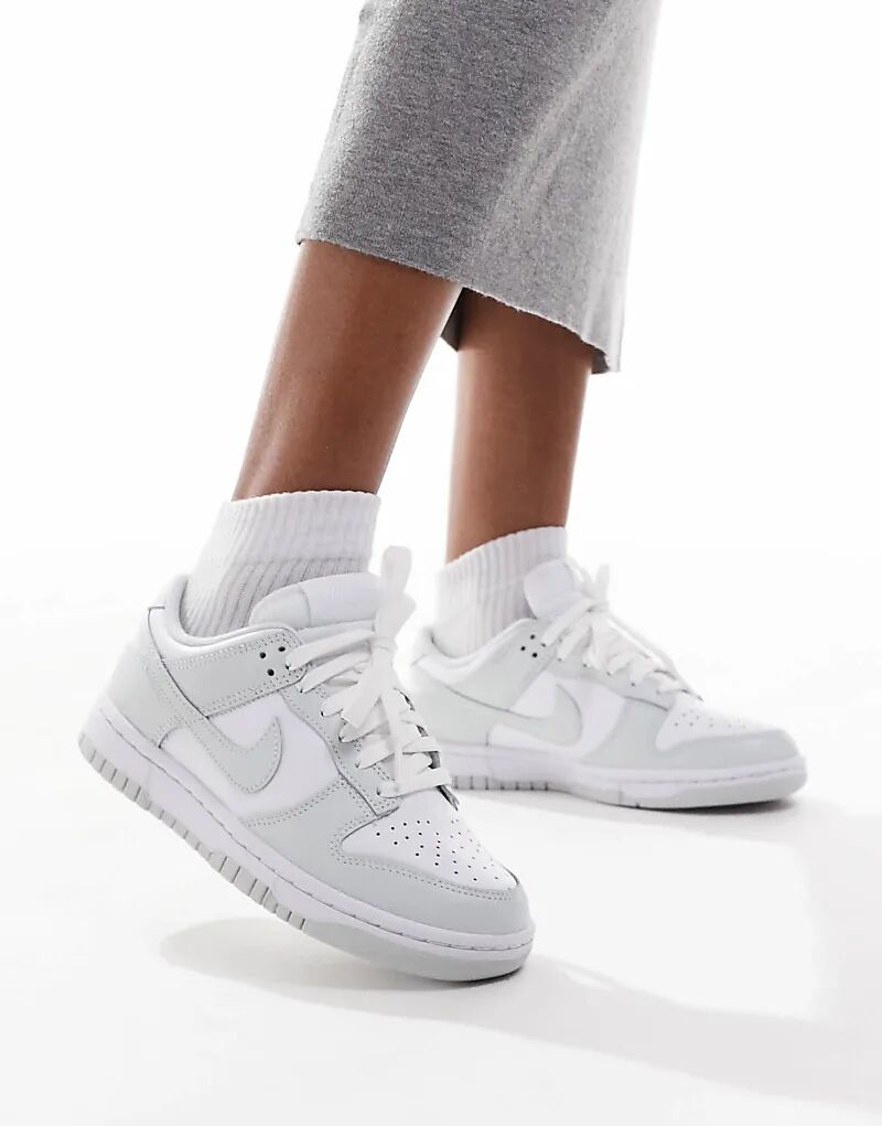 Кроссовки Nike Dunk Low белого и серого цветов