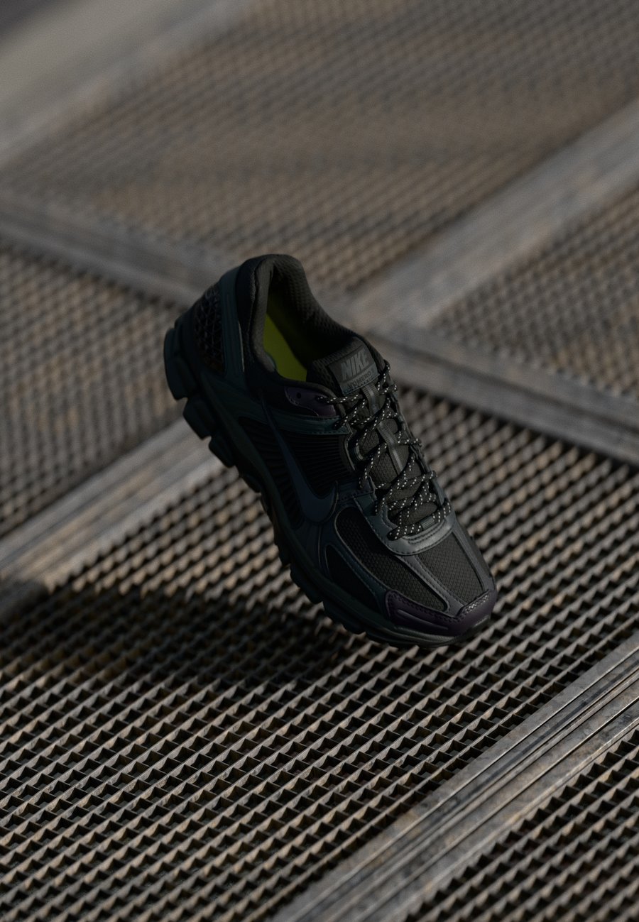 

Кроссовки Nike Sportswear ZOOM VOMERO 5 REFLECTIVE SE 2, Black/Anthracite/Light Lemon Twist/Black