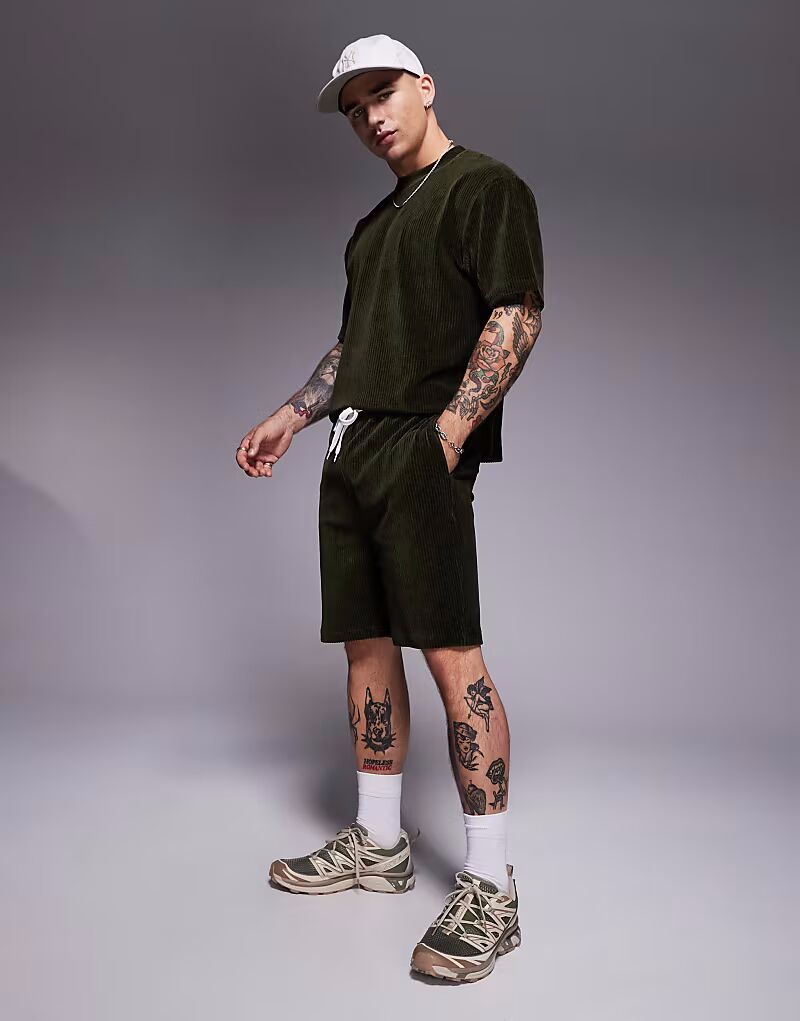 

Узкие велюровые шорты ASOS DESIGN зеленого цвета в рубчик