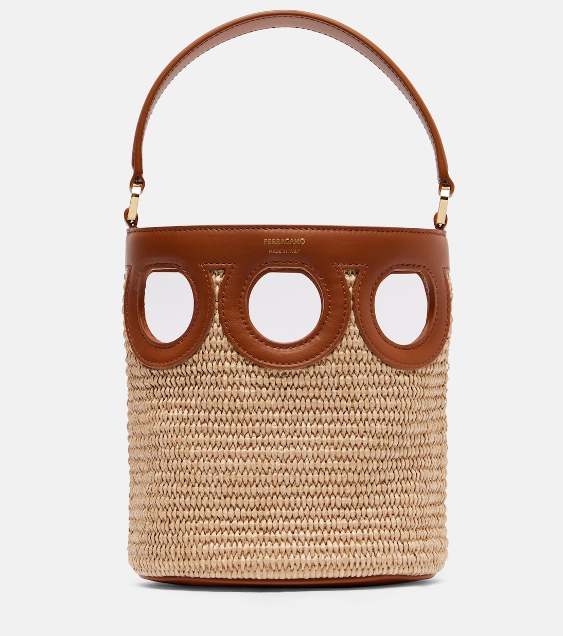 

Ганчи Фрейм маленькая сумка-ведро из рафии Ferragamo, Naturale/Naturale Resort/Nat