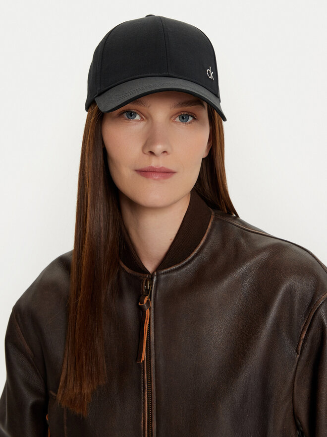 

Бейсболка Calvin Klein, черный