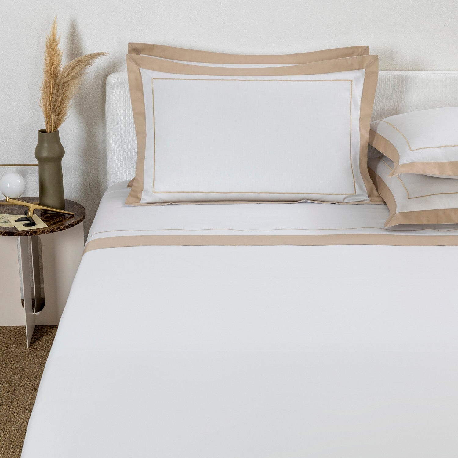 

Набор листов Frette Essence, цвет White/Savage Beige
