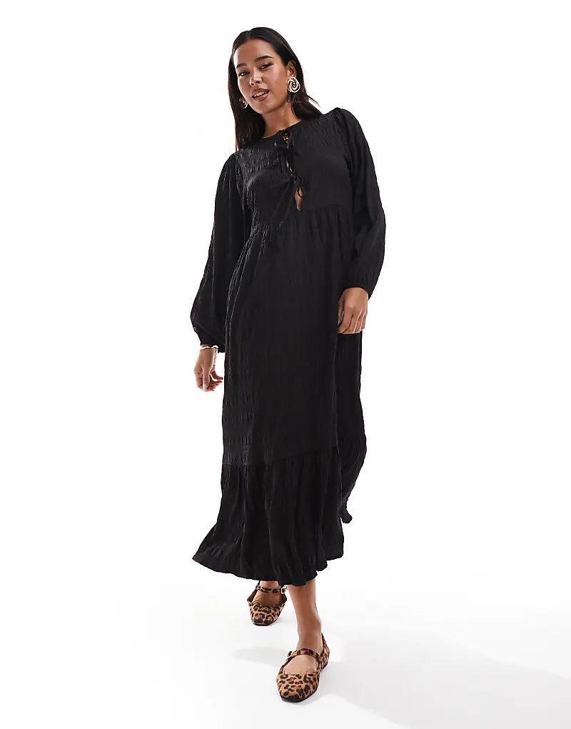 

Фактурное платье-халат мидакси с завязками черного цвета Wednesday's Girl