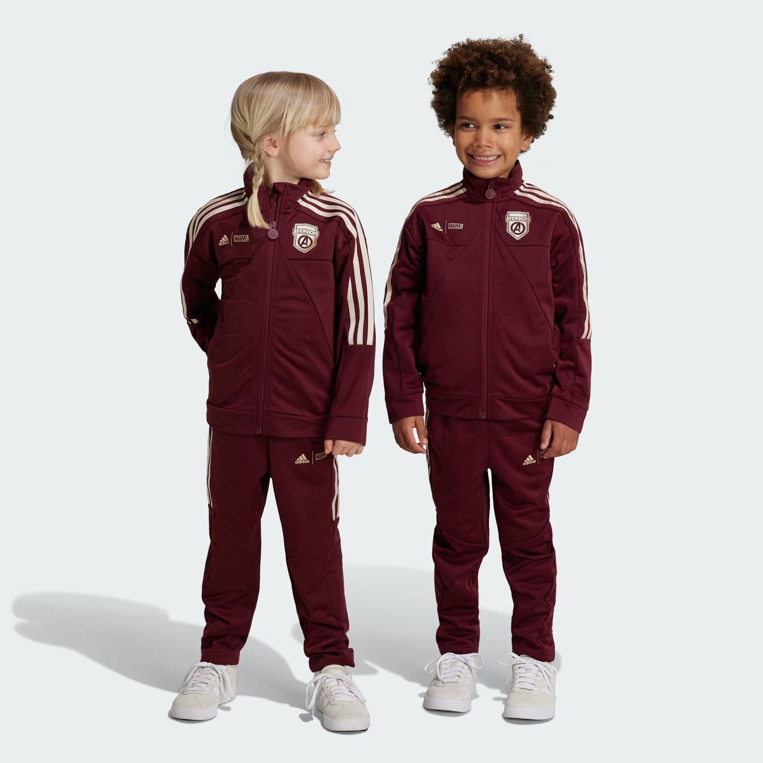 

Спортивный костюм Тиро Marvel Avengers Adidas, цвет Shadow Red/Wonder Gold Met.