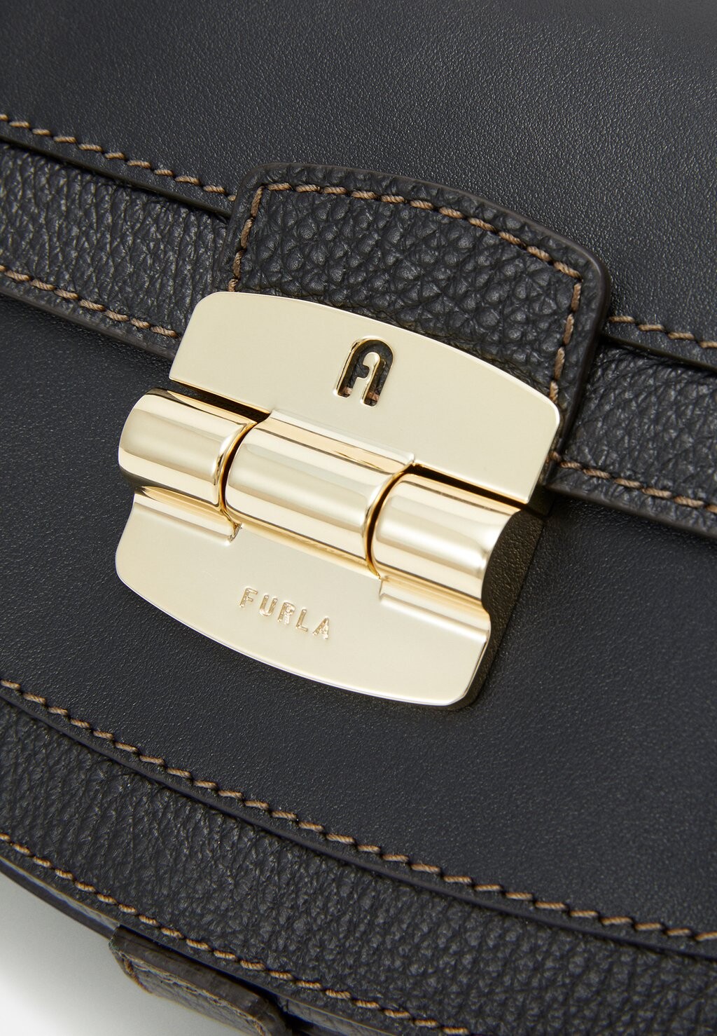 

Сумка через плечо CLUB 2 S C 26 Furla, черный