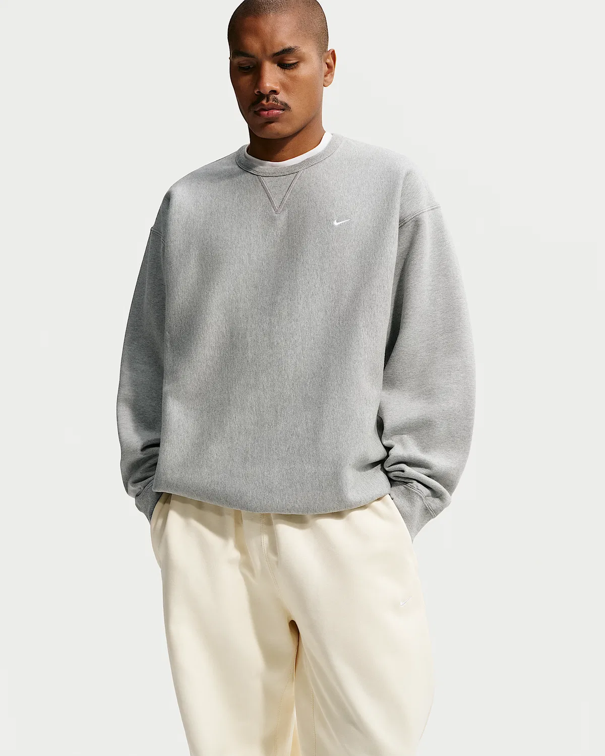 Мужская флисовая кофта Nike Solo Swoosh, Dark Grey Heather/White — фото 3