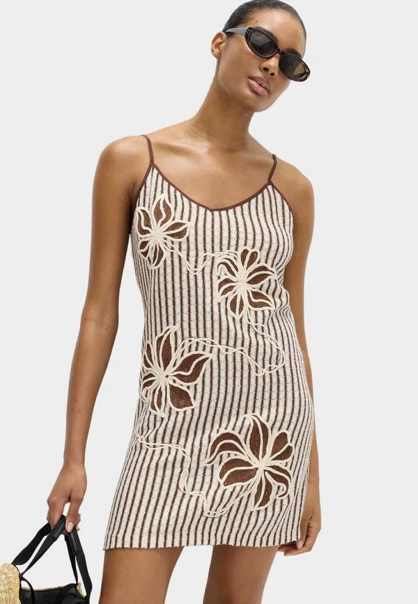 

Миниатюрный пляжный аксессуар с цветочным рисунком Marks & Spencer, Brown Mix, Коричневый, Миниатюрный пляжный аксессуар с цветочным рисунком Marks & Spencer, Brown Mix