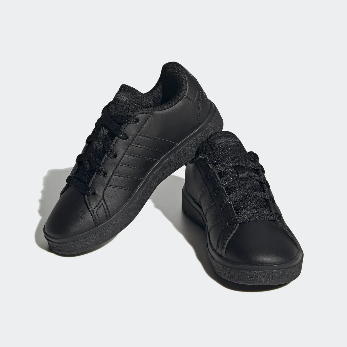 

Кроссовки Adidas Sportswear "GRAND COURT LIFESTYLE TENNIS LACE-UP", дизайн по стопам суперзвезды Adidas, серый