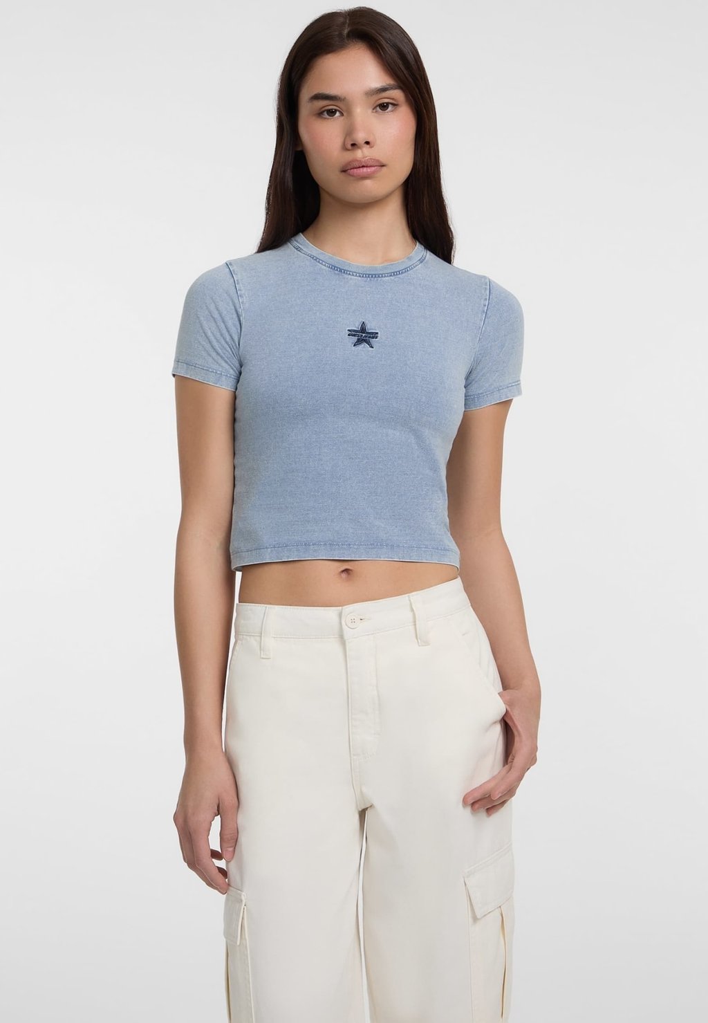 

Футболка с принтом CROPPED LOGO Guess Jeans, светло-голубой