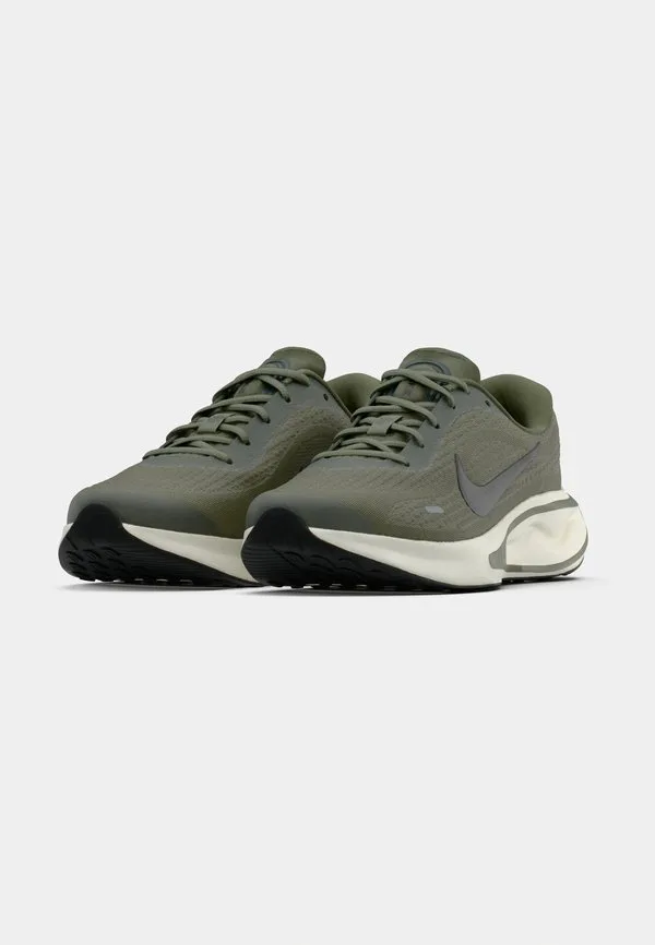Кроссовки для бега по шоссе от компании journey run Nike Performance, Silver-Coloured Sage/Black/Black Spruce/Phantom — фото 3