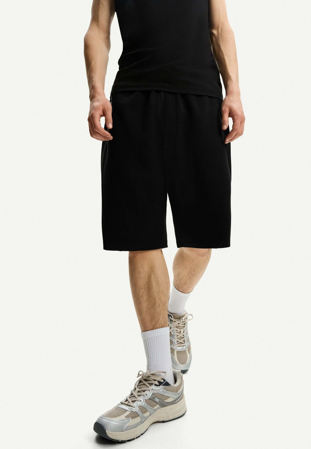 

Шорты TECHNICAL - BERMUDA Bershka, черный