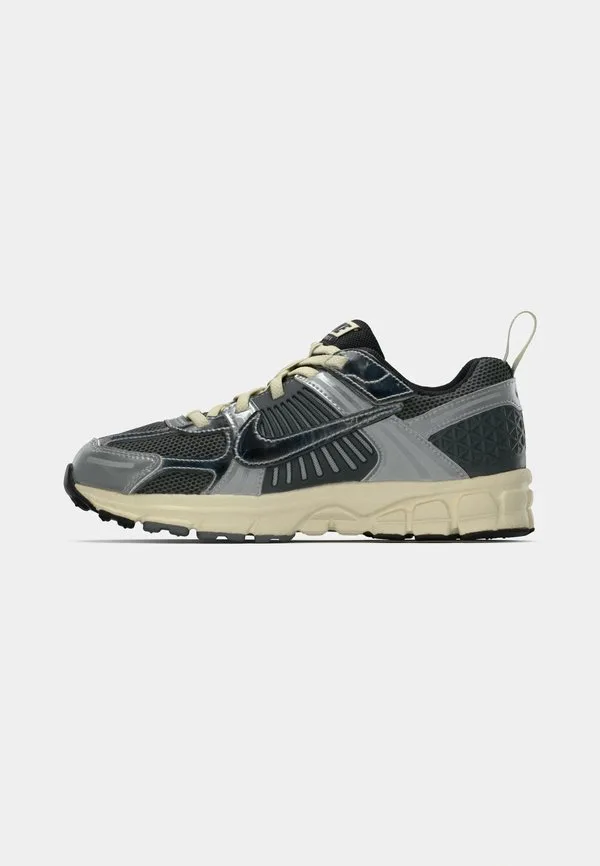 Унисекс кроссовки vomero 5 bp Nike Sportswear, Iron Grey/Chrome/Metallic Silver-Coloured/Coconut Milk — фото 2