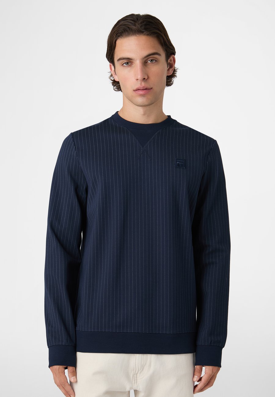 

Толстовка Fila APPAREL BRERA REGULAR PINSTRIPED CREWNECK , Black Iris Egret Striped/Blue