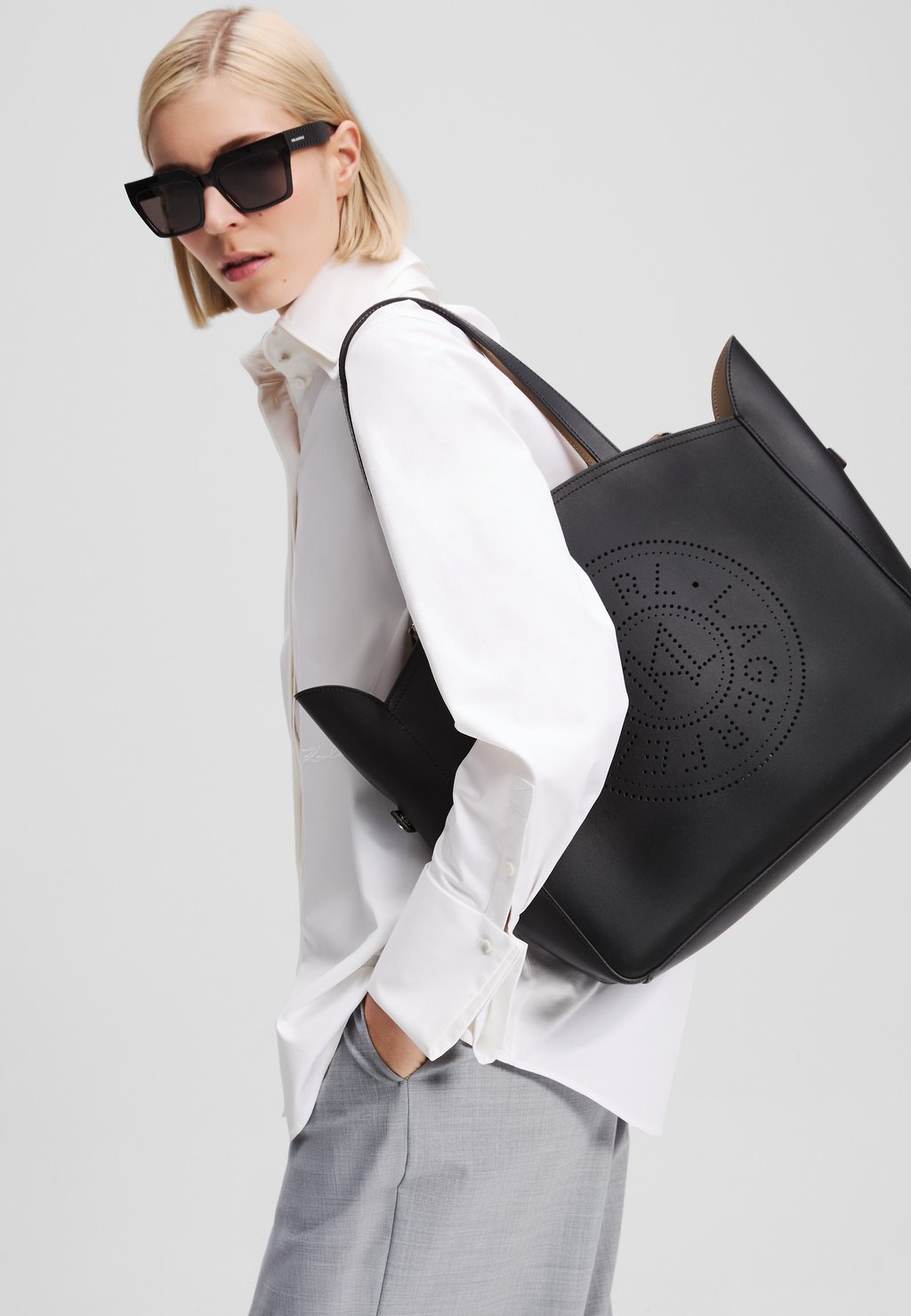 

Сумка-тоут CIRCLE ZIP TOTE KARL LAGERFELD, черный