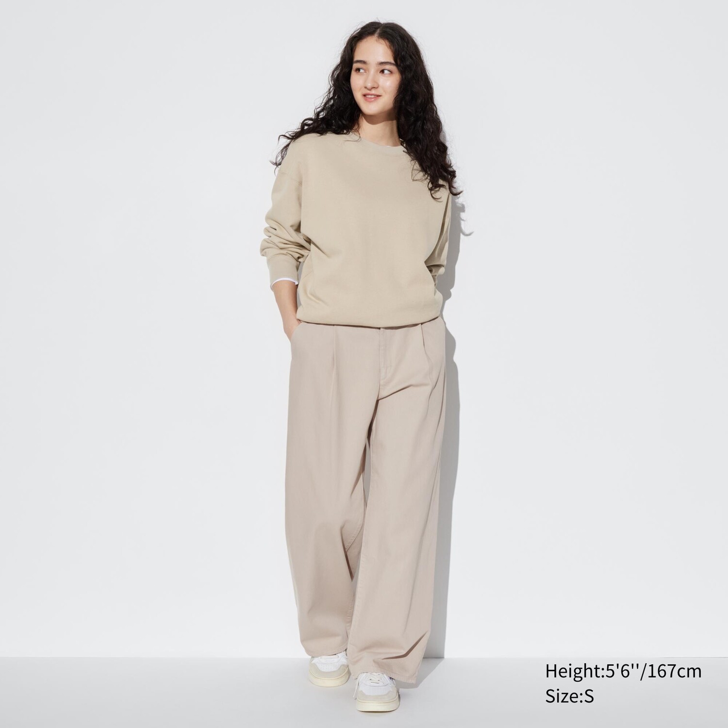 

Джинсы с широкой складкой на штанинах UNIQLO, бежевый