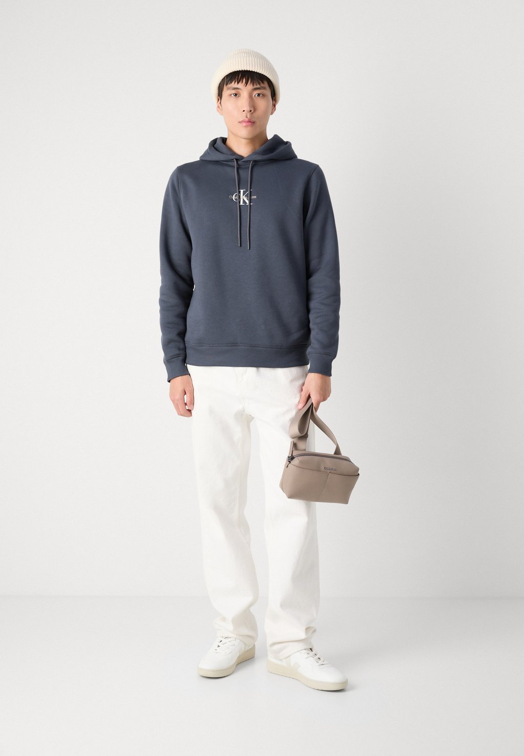 

Толстовка с капюшоном MONOLOGO HOODIE Calvin Klein Jeans, темно-серый