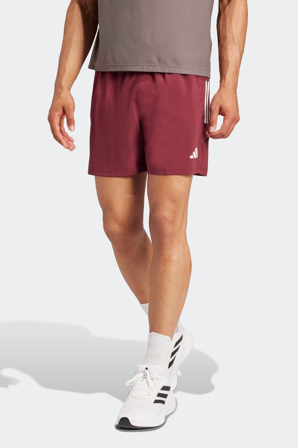 

Купите себе шорты для бега Adidas, красный