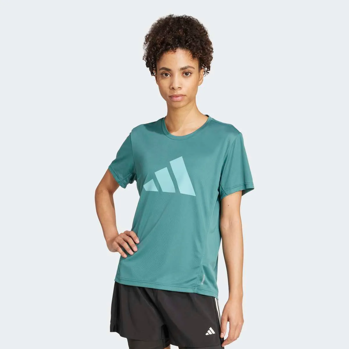 

Женская футболка Run It adidas, зеленый