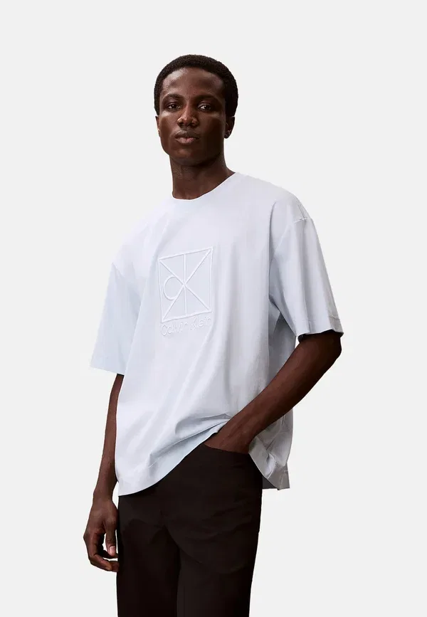 Футболка Calvin Klein Ss rlxd premium interlock emblem print t-shirt, цвет пленэр