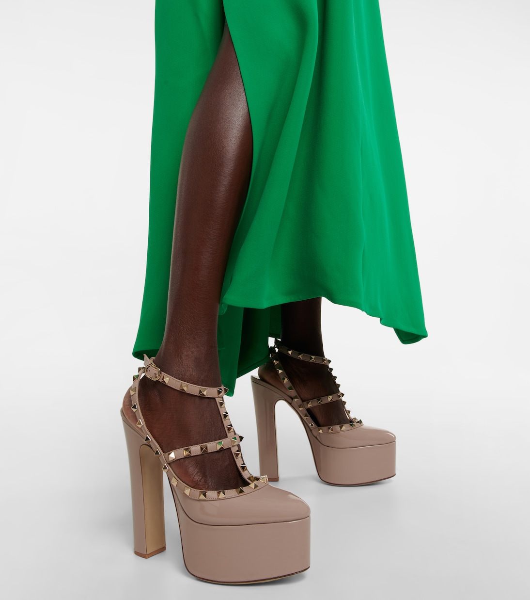 Туфли Rockstud на платформе из лакированной кожи Valentino Garavani, Poudre — фото 4