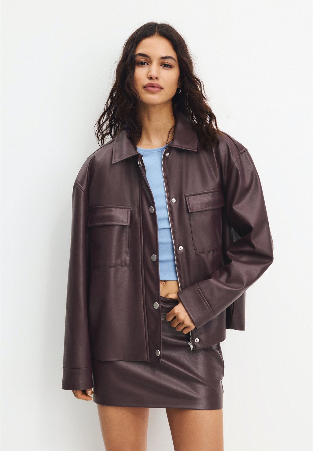 

Куртка из искусственной кожи PULL&BEAR, темно-красный