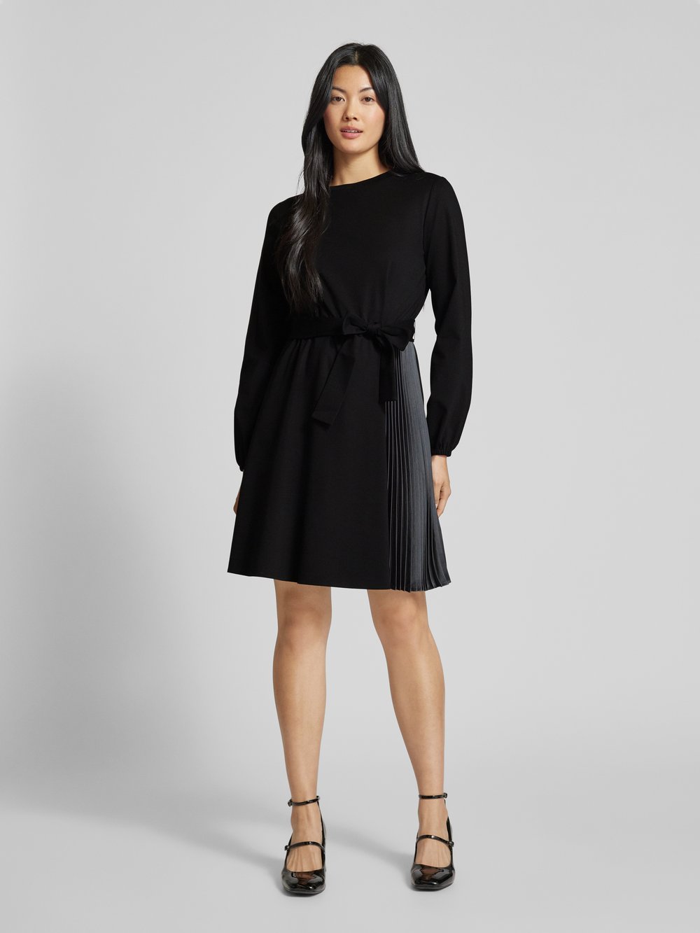 

Платье длиной до колена с поясом на талии, модель «RIVIERA» Weekend Max Mara, черный