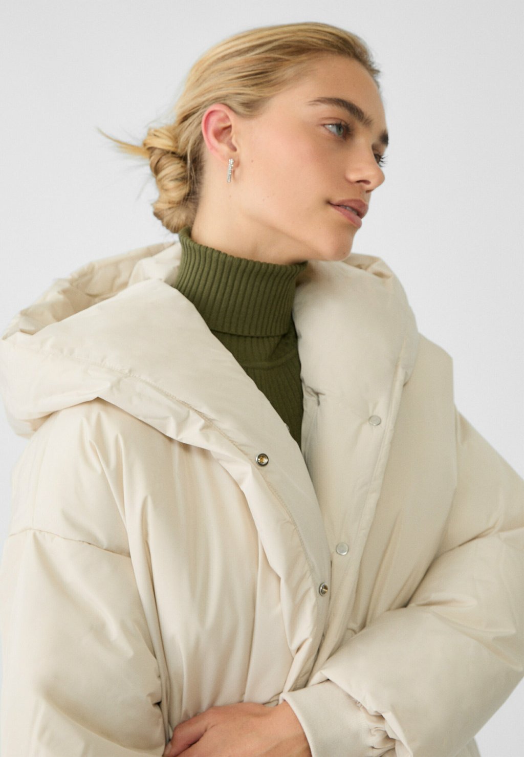 

Зимняя куртка OVERSIZE PUFFER Stradivarius, серый