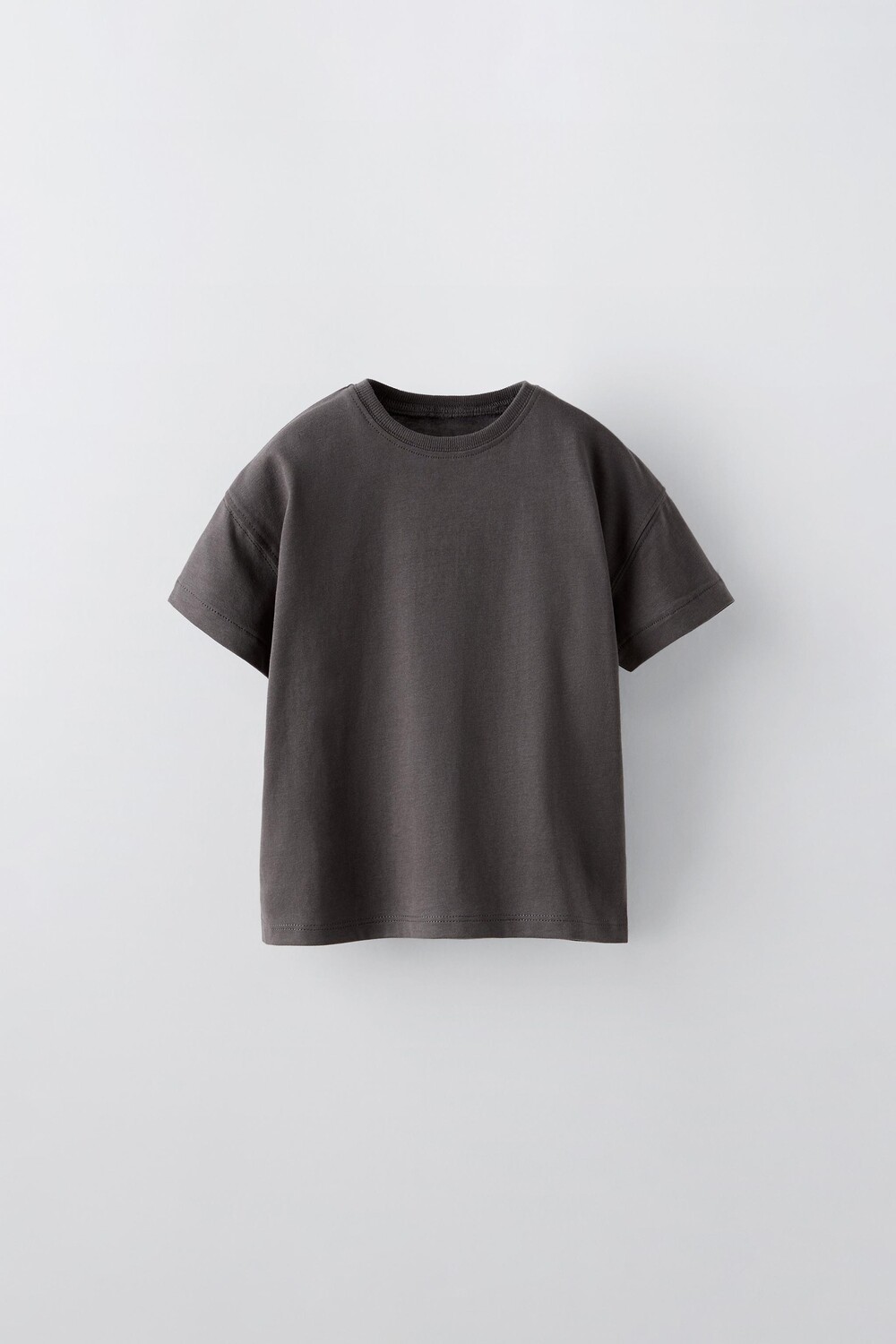 

Футболка с аппликациями-бирками ZARA, темный антрацит