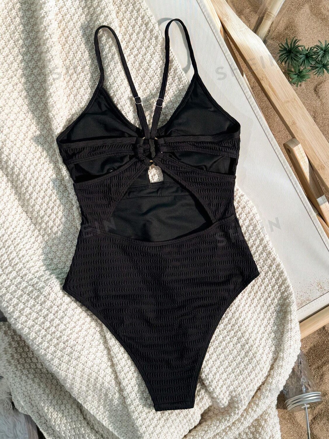 

Swim Цельный купальник, однотонный, на тонких бретельках Shein, черный