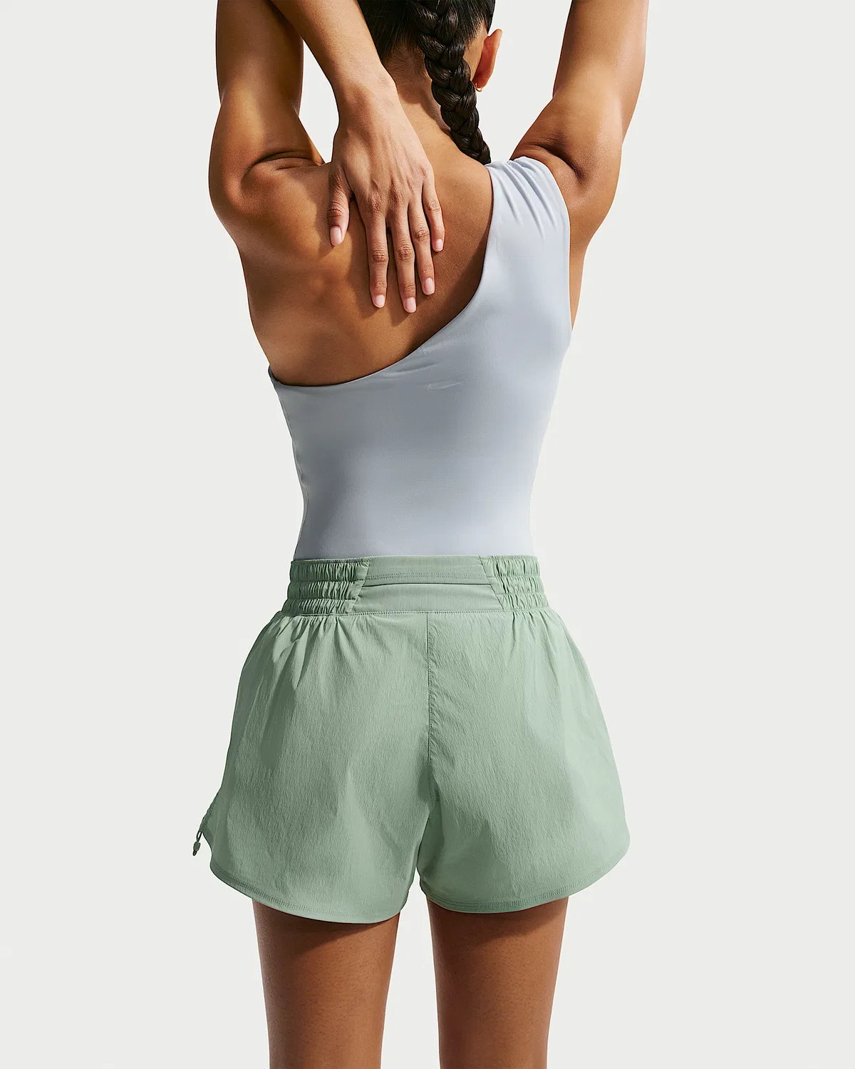 Женские шорты Nike One Dri-FIT с высокой посадкой и вкладышем, длина 5", Steam/White — фото 3