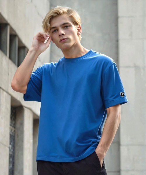 

Футболка хлопковая однотонная с коротким рукавом, стандартный крой, с эмблемой NEWTRAL, синий