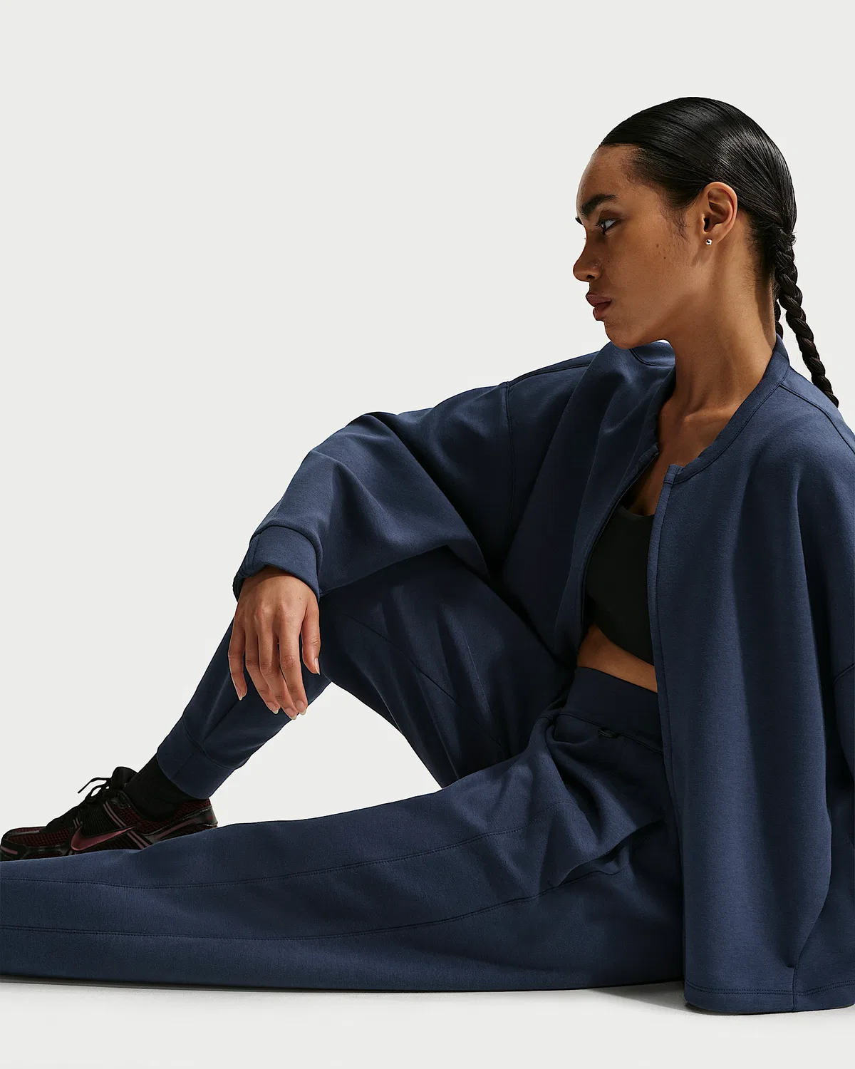 Женские джоггеры Nike 24.7 ImpossiblySoft Dri-FIT со средней посадкой, Midnight Navy/Dark Obsidian — фото 4