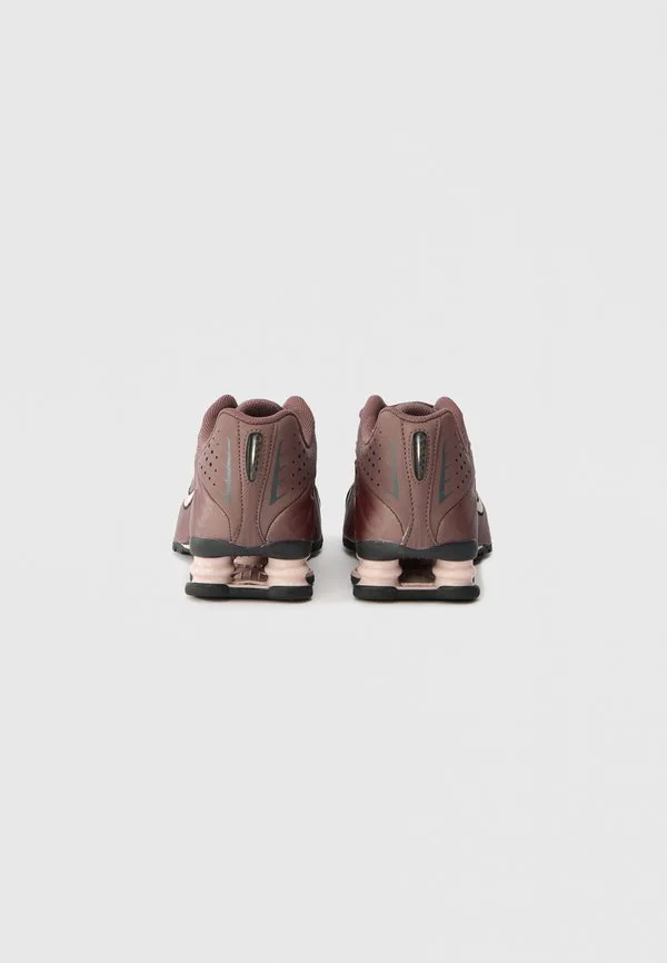Кроссовки shox r4 унисекс Nike Sportswear, Tattoo/Silt Red/Burgundy Crush/Dark Grey — фото 3