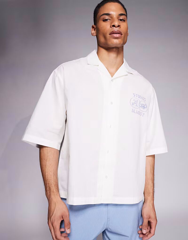 

Рубашка свободного кроя ASOS DESIGN Revere кремового цвета с принтом