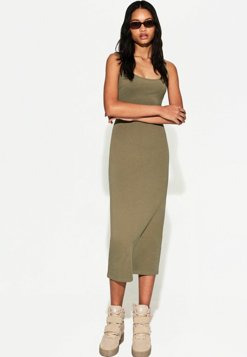 

Платье из джерси MIDI Bershka, хаки
