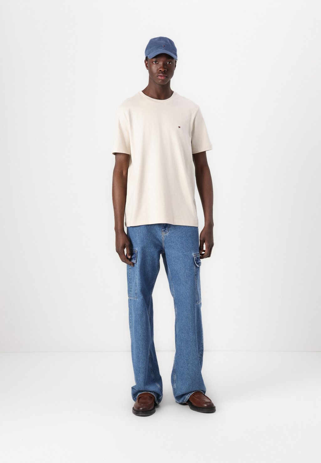 Базовая футболка ESS SEASONAL REG FIT SOLID TEE Tommy Hilfiger, бежевый — фото 2