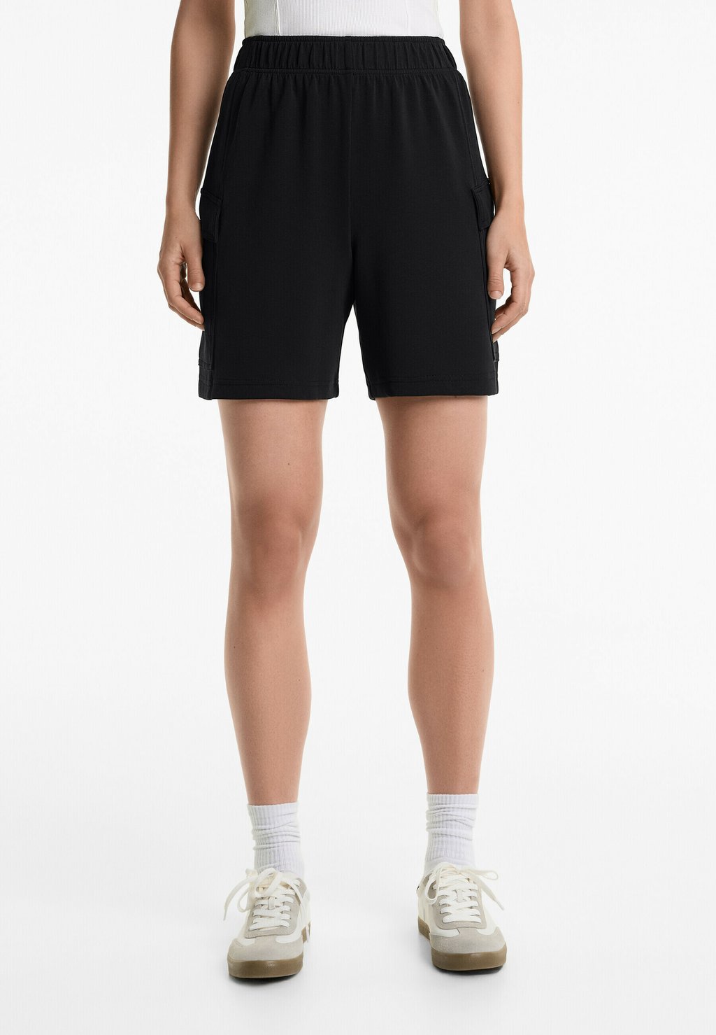 

Шорты SOFT TOUCH WITH POCKETS - Tracksuit bottoms OYSHO, черный
