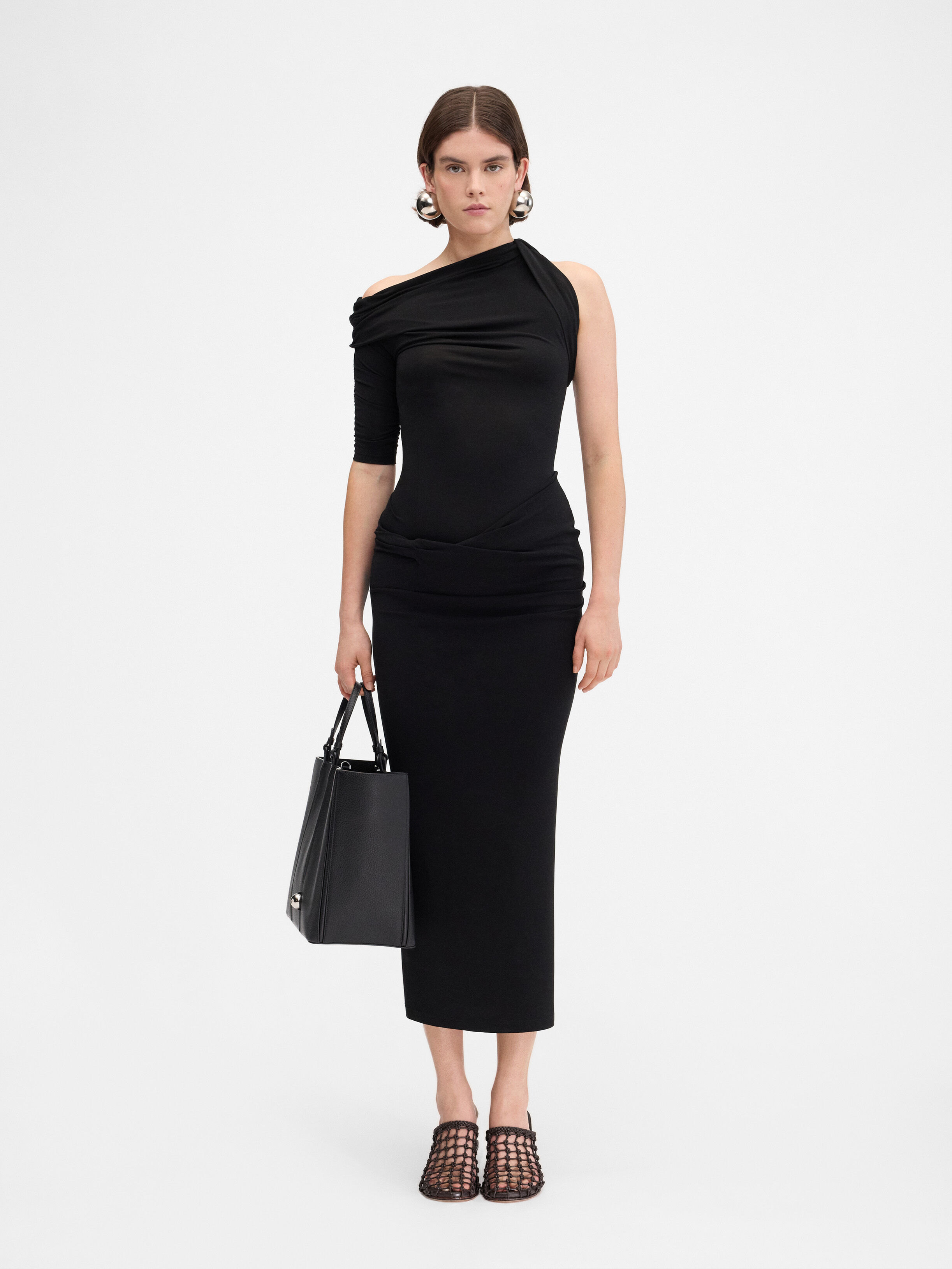 

Платье миди с драпировкой JACQUEMUS The Drapeado dress, черный