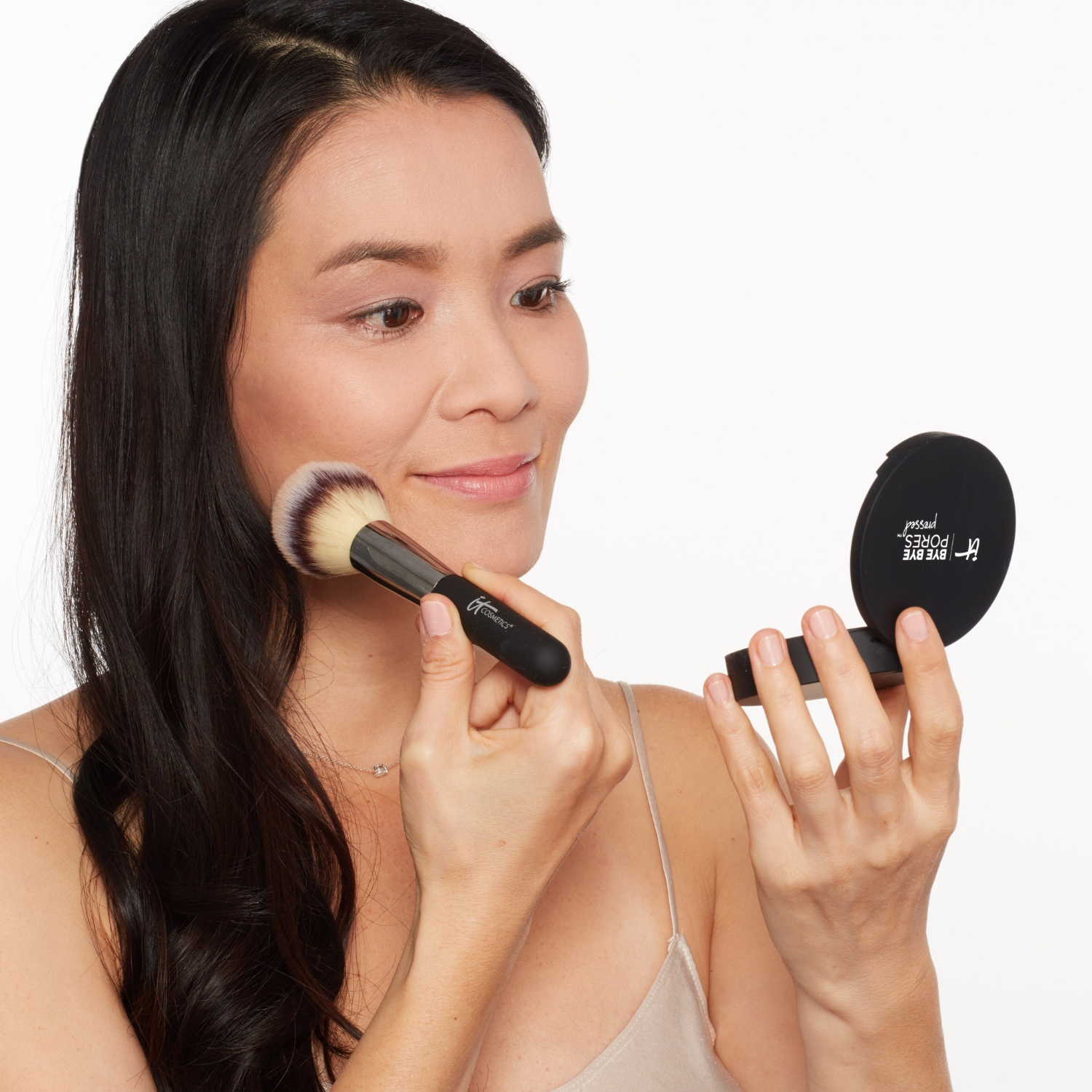 Кисть для лица heavenly luxe heavenly luxe wand ball powder brush #8 It Cosmetics, nr. 8 — фото 2