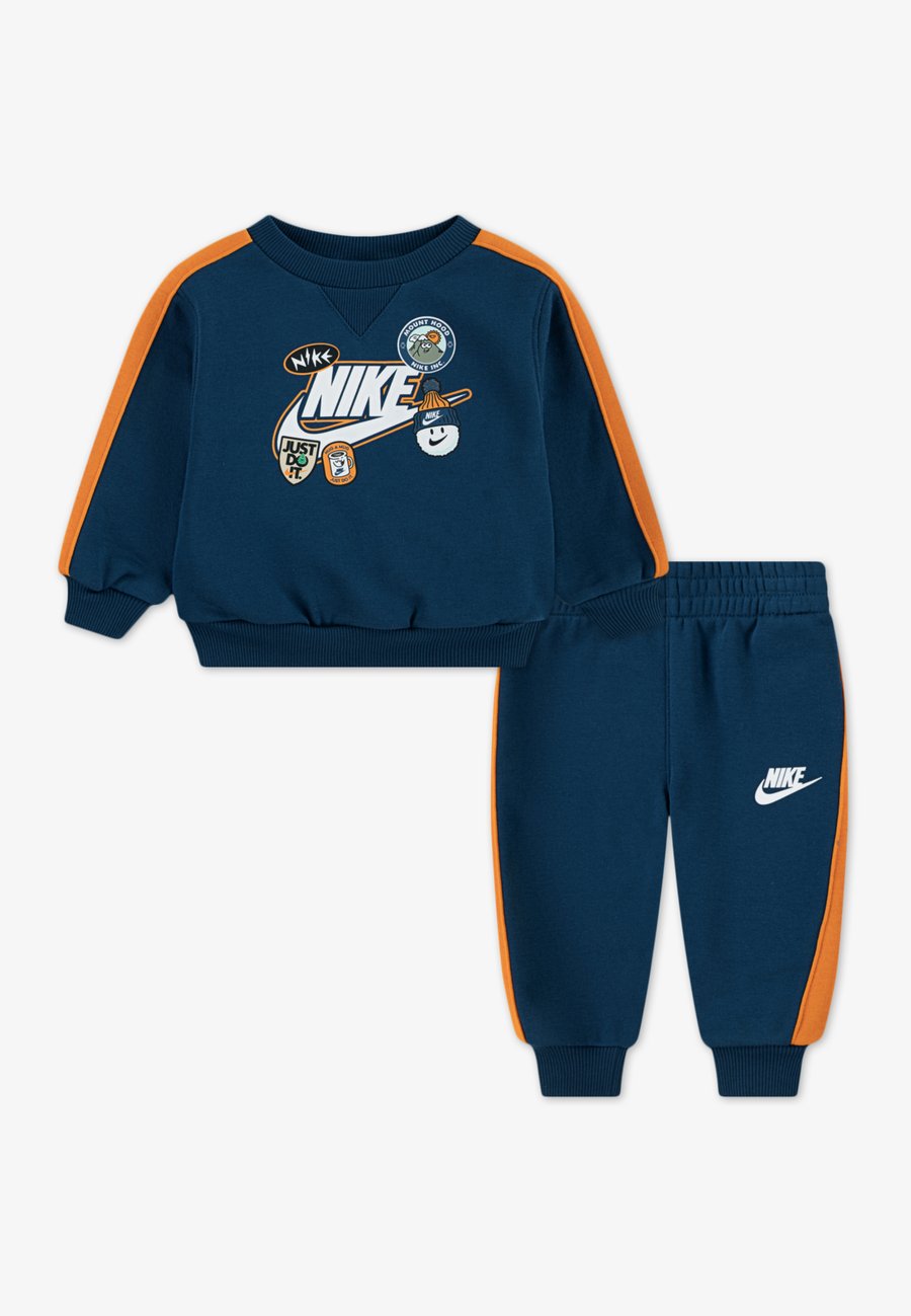 

Толстовка Nike Sportswear PANT UNISEX SET, Blue Force/Dark Blue